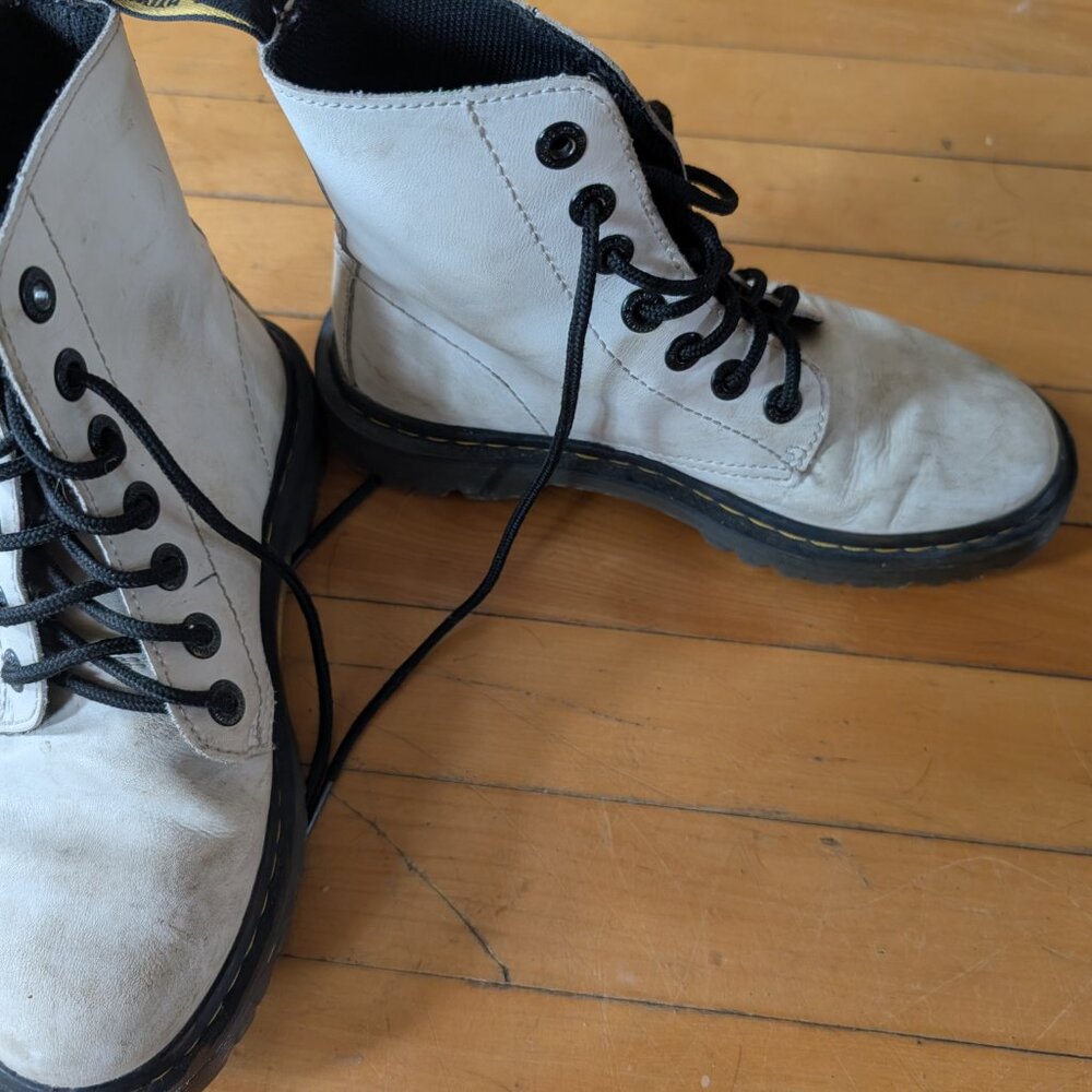 Dr Martens white boots, big girl size 5